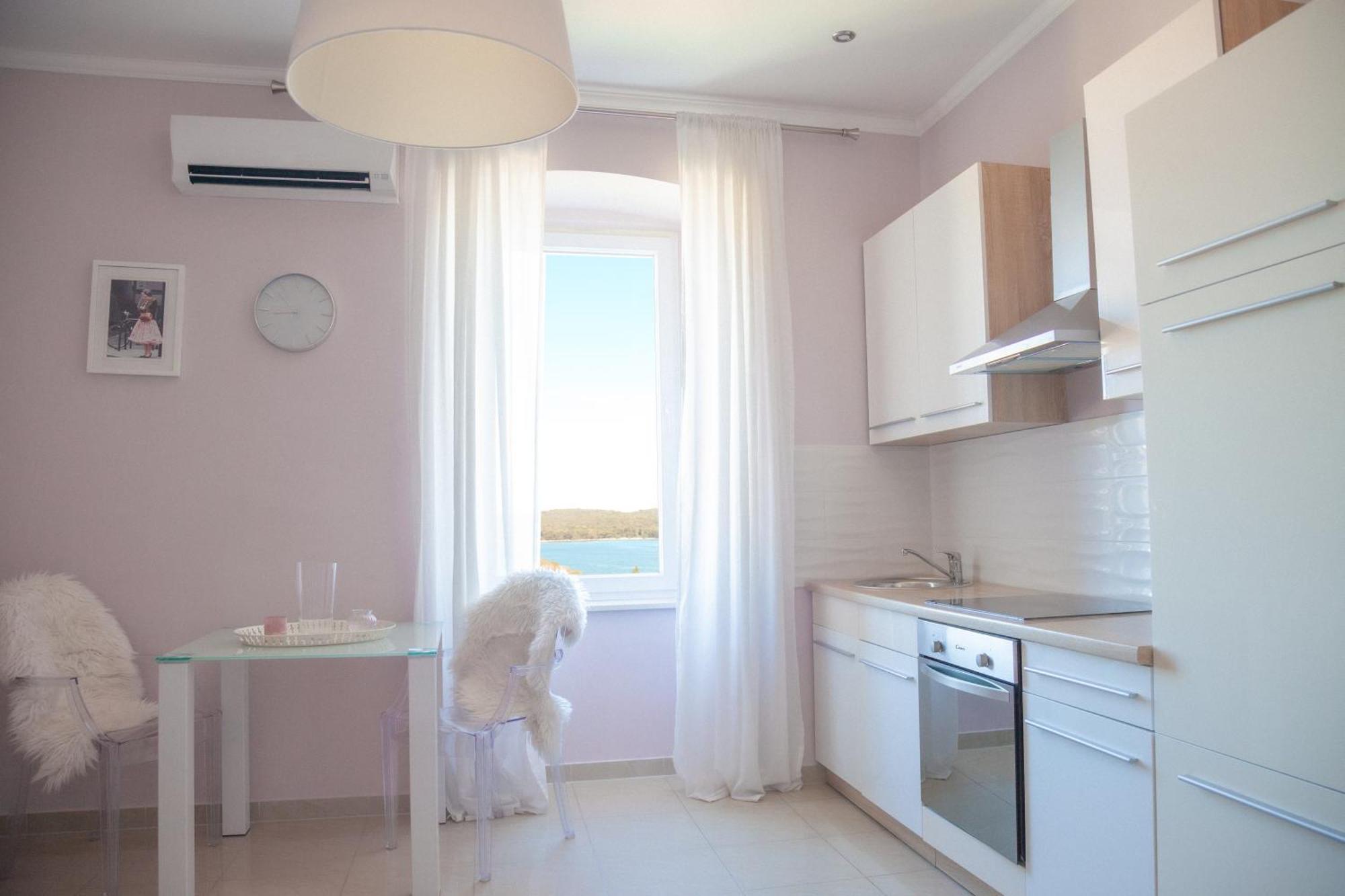 Captain Emo City Apartments Pula Exterior photo